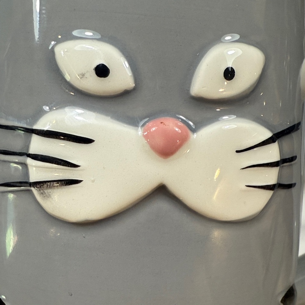 Gray Cat Face Mug - Picture 4 of 7